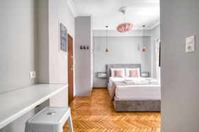 Cute Little Suite Apartment right at the Metro!